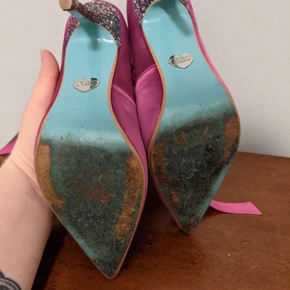 Blue by Betsey Johnson satin magenta glitter heels - Picture 2 of 7